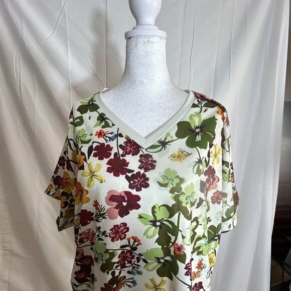 Pixie Lady Floral V-neck short sleeve 2X - Picture 2 of 4